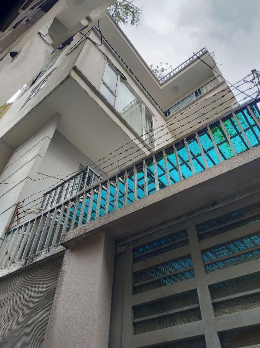 Bán nhà siêu hiếm phố Lạc Trung, nhà đẹp dt 85m2, bao rộng, 6 pn, ở sướng, giá 6.9 tỷ.