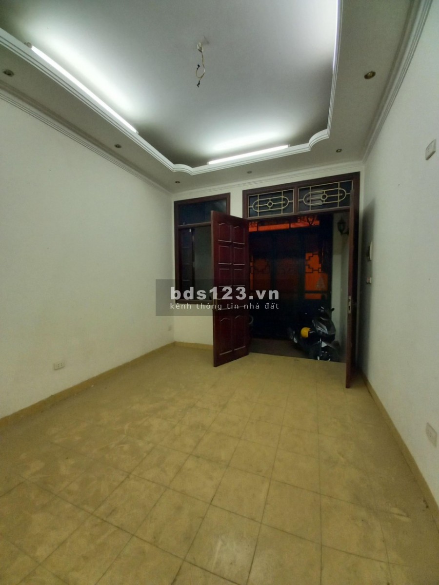 Bán nhà Lạc Long Quân ngõ thông, ô tô tránh, ở, KD đều tiện lợi. 45m2x4T, MT3.5m, giá nhỉnh 6 tỷ
