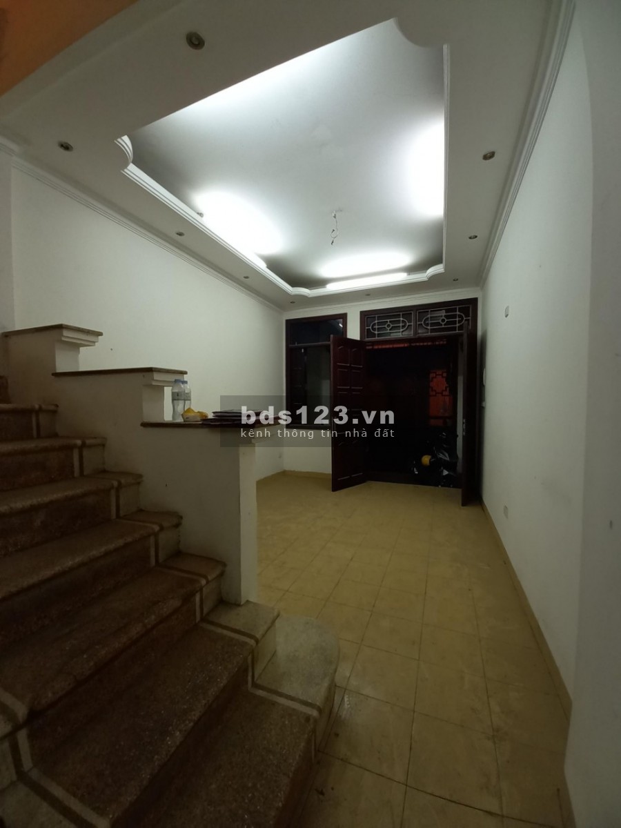 Bán nhà Lạc Long Quân ngõ thông, ô tô tránh, ở, KD đều tiện lợi. 45m2x4T, MT3.5m, giá nhỉnh 6 tỷ