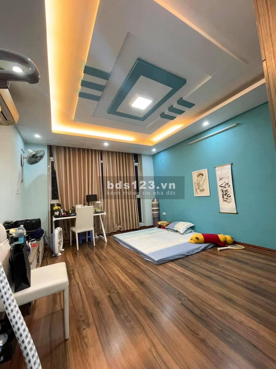 Nhà đẹp phố Hoàng Cầu, gần nhà có hồ thơ mộng, vườn hoa an sinh đỉnh, dt 48m2 mt 4.5m