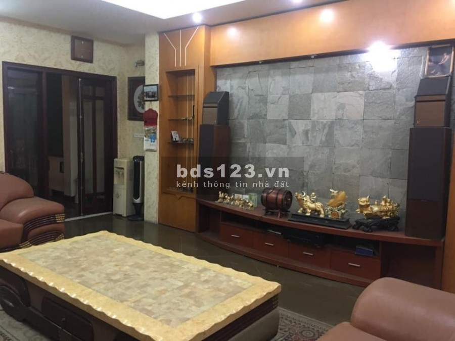Bán nhà phố Trần Thái Tông, dt 52m, 5 tầng, giá 6 tỷ, ô tô đỗ cửa, giá 6 tỷ, thương lượng