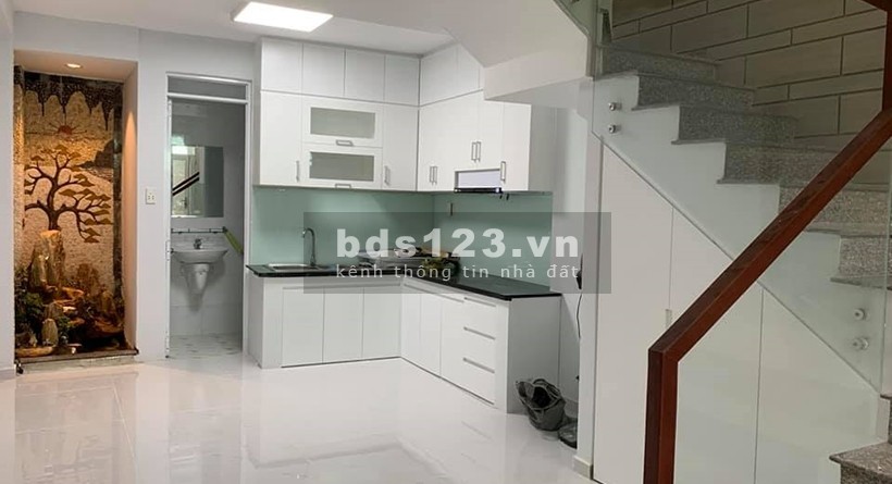Bán nhà đẹp, Giá rẻ, Đường Lạc Long Quân Quận Tân Bình, 46m2 tặng kèm nội thất