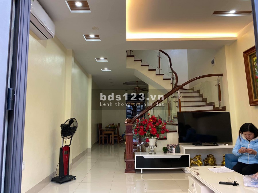 An Dương Vương, nhà đẹp ở ngay, ô tô đỗ cửa, hai thoáng, nội thất xịn, dtsd 45m2, giá 4,8 tỷ