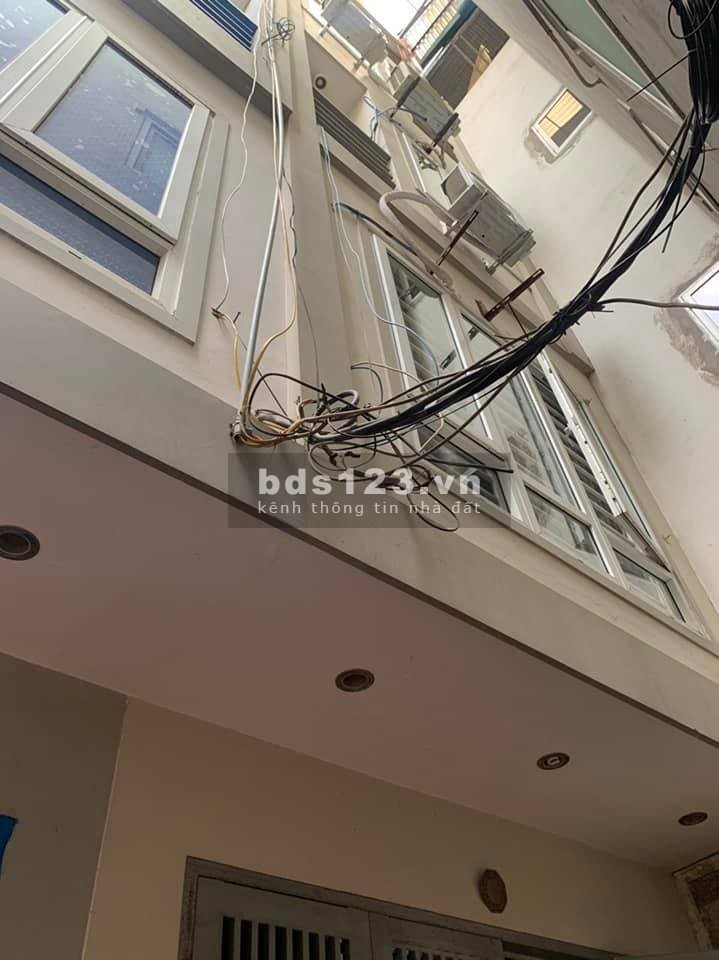 Bán nhà ngõ Cầu Giấy thông Nguyễn Khang, dt 40m2, 5 tầng, mặt tiền 3m, giá 4.23 tỷ lh 0975513371