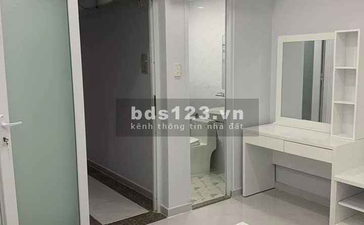 Bán nhà đẹp, Giá rẻ, Đường Lạc Long Quân Quận Tân Bình, 46m2 tặng kèm nội thất