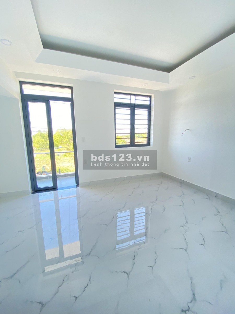 Sở hữu ngay căn nhà mới sau giãn cách, 1 lầu diện tích sử dụng 108m2, sau chợ Bình Chánh