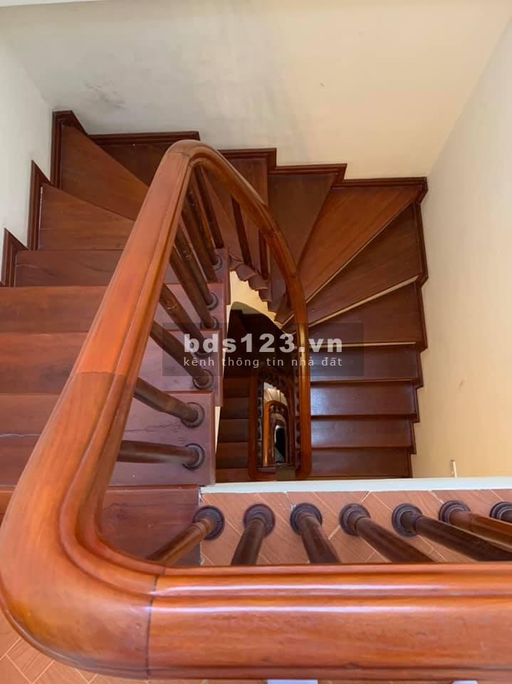 Bán nhà ngõ Cầu Giấy thông Nguyễn Khang, dt 40m2, 5 tầng, mặt tiền 3m, giá 4.23 tỷ lh 0975513371