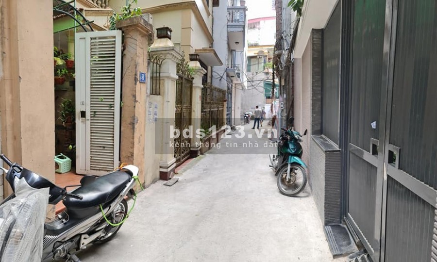 Bán nhà ngõ Cầu Giấy thông Nguyễn Khang, dt 40m2, 5 tầng, mặt tiền 3m, giá 4.23 tỷ lh 0975513371