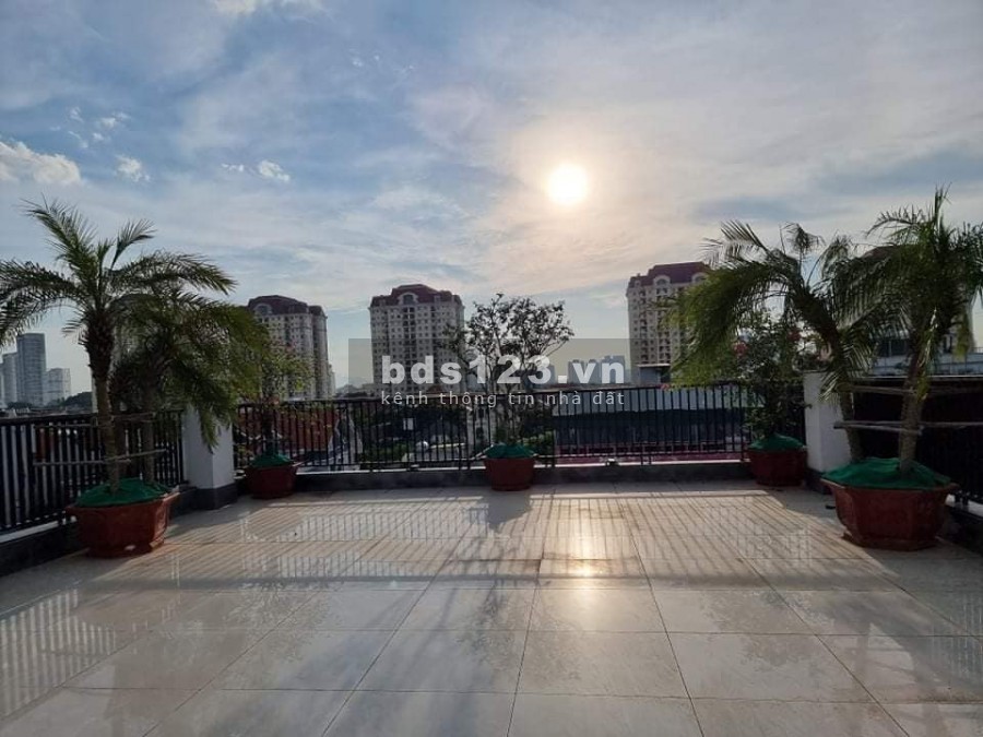 Tòa nhà văn phòng mặt phố Lạc Long Quân 6 tầng 1 hầm diện tích 260m2, mặt tiền 8.7m, gía 73 tỷ