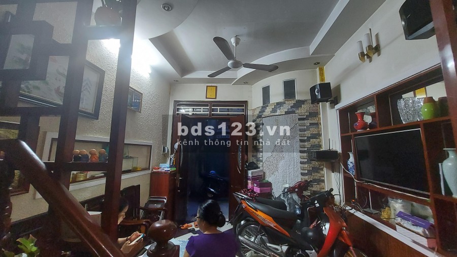 Chính chủ bán nhà Bạch Mai Hai Bà Trưng view thoáng ngõ rộng 5 tầngx25m giá 2,5 tỉ