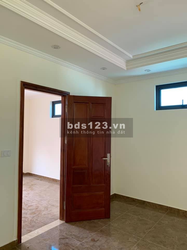 Mặt phố Hồng Tiến, 6 tầng, đang cho thuê kinh doanh, giá bán 13.9 tỷ, liên hệ 0904882258