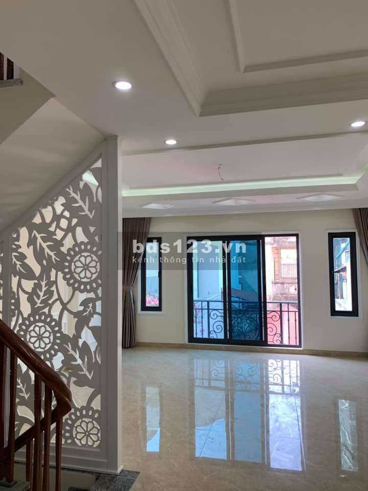 Mặt phố Hồng Tiến, 6 tầng, đang cho thuê kinh doanh, giá bán 13.9 tỷ, liên hệ 0904882258