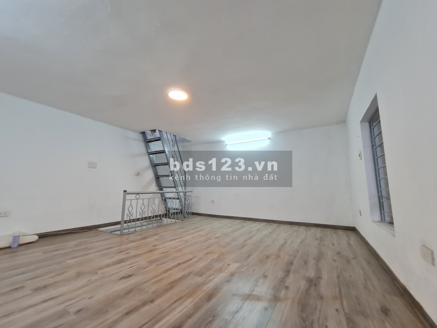 Bán nhà Minh Khai - Hoàng Mai, ô tô đỗ cửa, kinh doanh mọi mọi hàng, 32m2, giá chỉ 2,75 tỷ