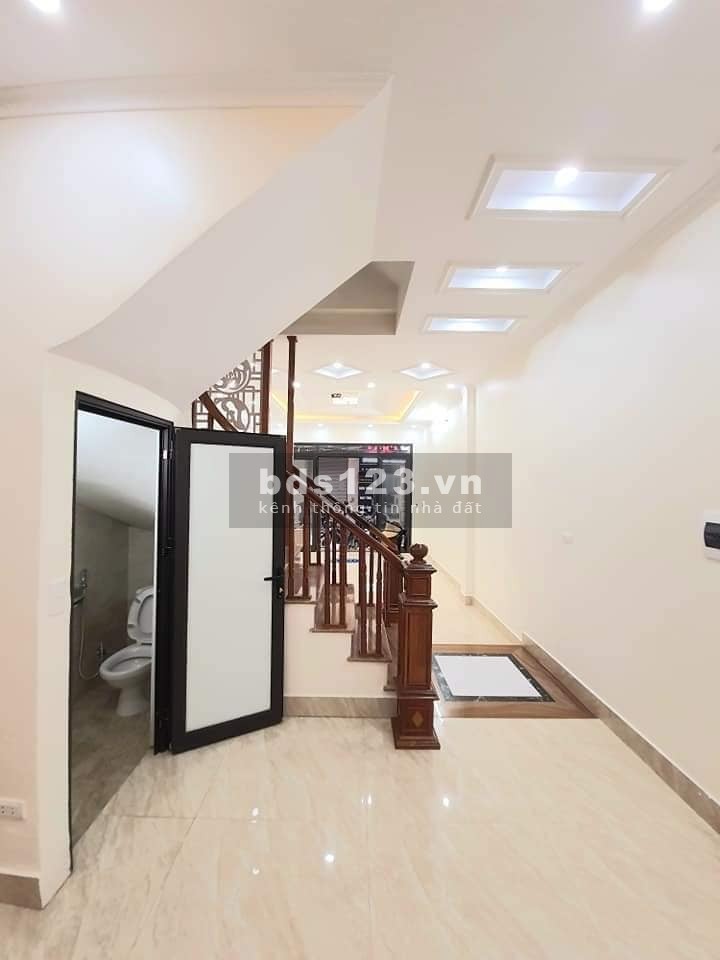 Bán nhà Cầu Đơ, ngõ to thoáng sáng, diện tích 52m2, giá bán 4.5 tỷ, liên hệ 0973525668