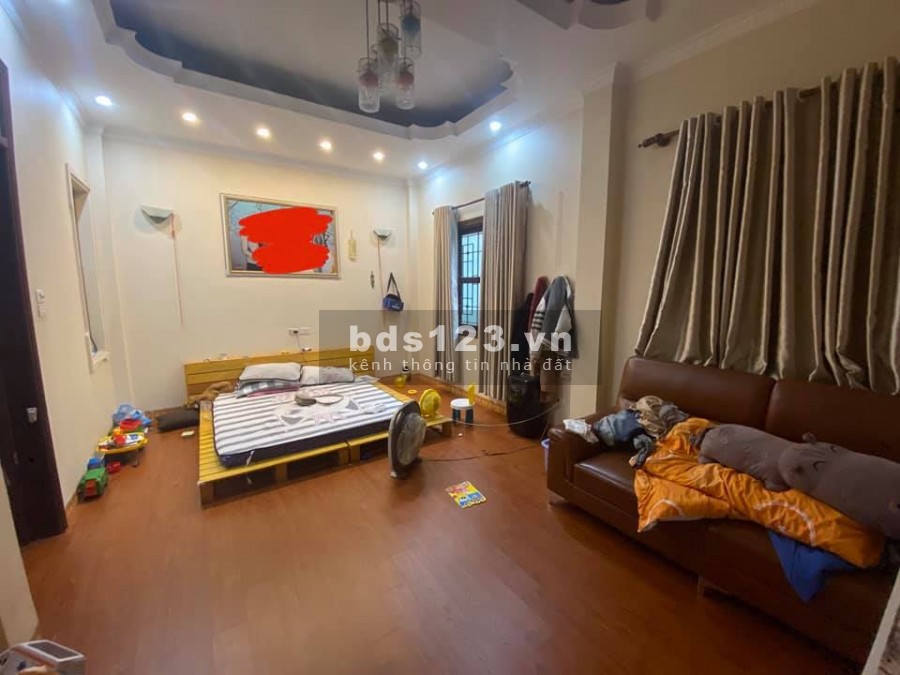 Bán nhà cực rẻ nhà Dương Quảng Hàm Cầu Giấy, dtsd 42m2, 5 tầng, ô tô giá 4.3 tỷ, lh 0946379913