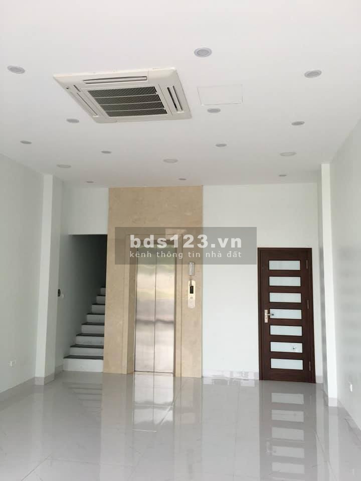 Mặt phố Hồng Tiến, 6 tầng, đang cho thuê kinh doanh, giá bán 13.9 tỷ, liên hệ 0904882258