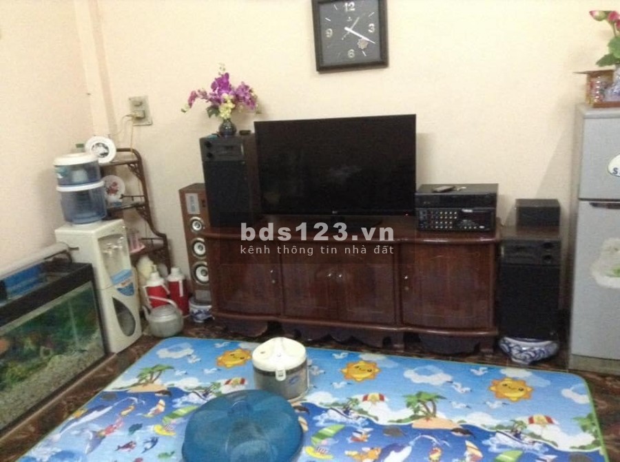 Bán nhà nguyên căn đúc kiên cố 2 tầng, dt 51m2, giá 2.7 tỷ, Định Công, Hoàng Mai, gần phố
