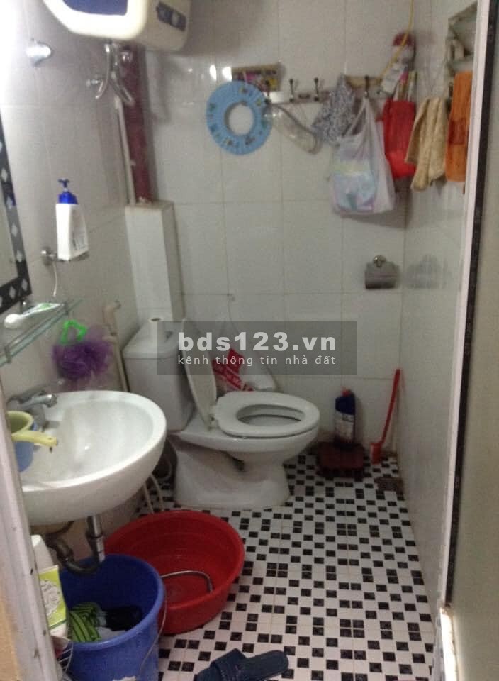 Bán nhà nguyên căn đúc kiên cố 2 tầng, dt 51m2, giá 2.7 tỷ, Định Công, Hoàng Mai, gần phố