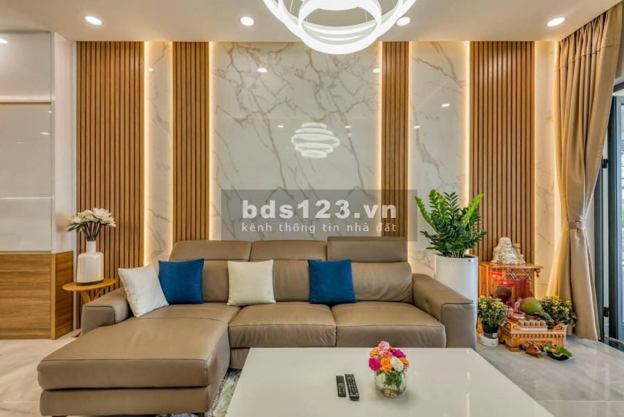 Bán nhà mặt phố Chùa Quỳnh, dt 65m2, mặt tiền 7m, giá 9 tỷ, vỉa hè ô tô tránh, kinh doanh
