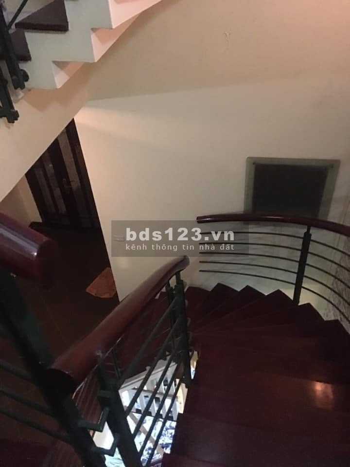 Bán nhà phố Trần Thái Tông, dt 52m, 5 tầng, giá 6 tỷ, ô tô đỗ cửa, giá 6 tỷ, thương lượng