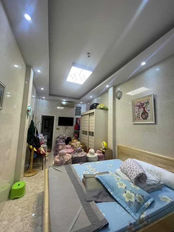 Bán nhà mặt phố Nam Ngư, Quận Hoàn Kiếm, cị trí đắc địa, kinh doanh tấp nập ngày đêm.