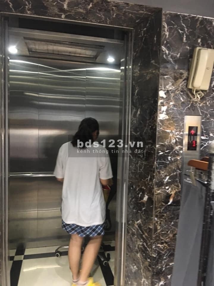 Bán nhà phố Trần Thái Tông, dt 52m, 5 tầng, giá 6 tỷ, ô tô đỗ cửa, giá 6 tỷ, thương lượng