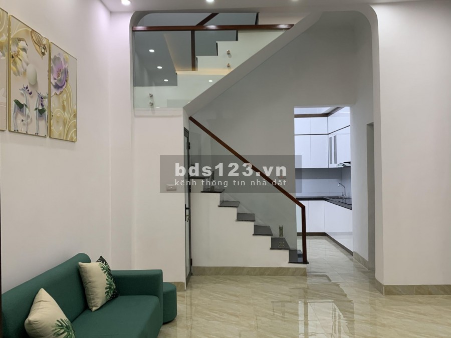 Cần bán nhà riêng diện tích 40m2, 4 tầng kiên cố, giá 4.25 tỷ đường Láng, ngã tư Sở, Đống Đa