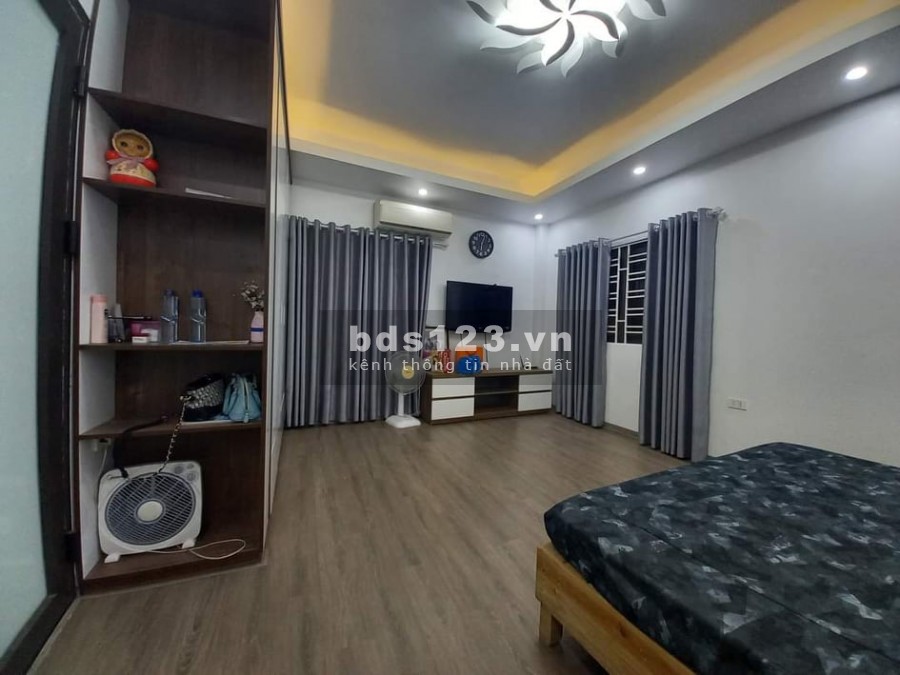 Bán nhà gần hồ Hoàng Cầu – Mai Anh Tuấn diện tích sử dụng 50m2 giá bán 5.85 tỷ, sổ sẵn
