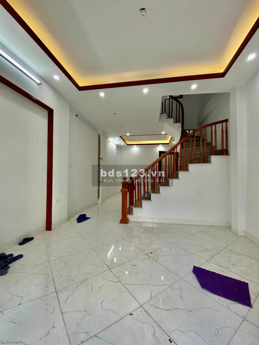 Bán nhà đường Võ Chí Công, đúc 5 tầng, nhà Đẹp ở sướng diện tích 40m2, giá 3,5tỷ