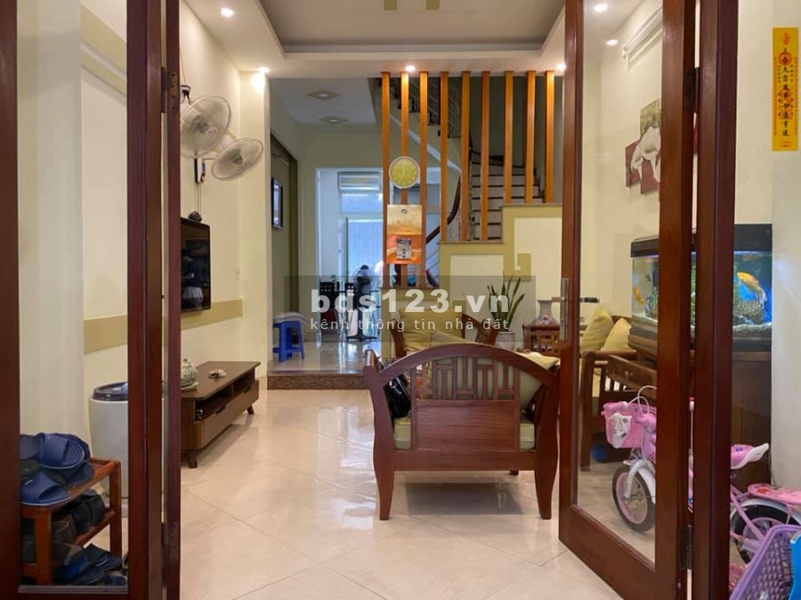 Bán nhà Phạm Văn Đồng giá bán 3.05 tỷ, diện tích 40m2, 5 tầng, gần Vincom Bắc Từ Liêm
