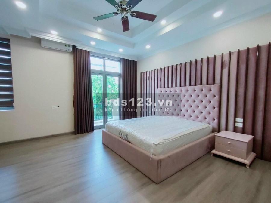 Bán nhà Ngô Gia Tự, diện tích 55m2, 3 tầng, giá 2 tỷ 9, mặt tiền 6,5m. Nhà đẹp long lanh.