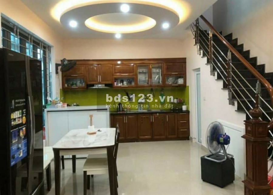 Bán nhà Liễu Giai, diện tích sử dụng 50m2, Mặt tiền 4m, giá nhỉnh 4 tỷ, sổ đỏ chính chủ nở hậu