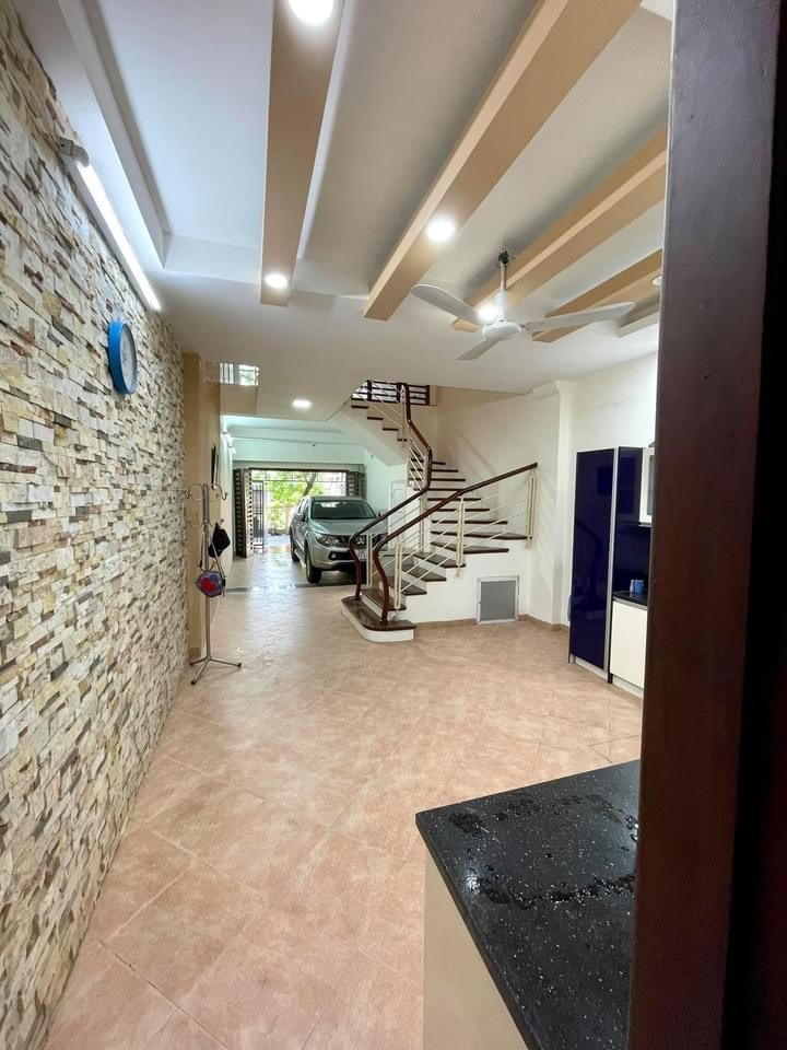 Bán nhà Lê Quang Đạo Nam Từ Liêm ô tô tránh, kinh doanh gara 7 chỗ view hồ giá bán 8.2 tỷ