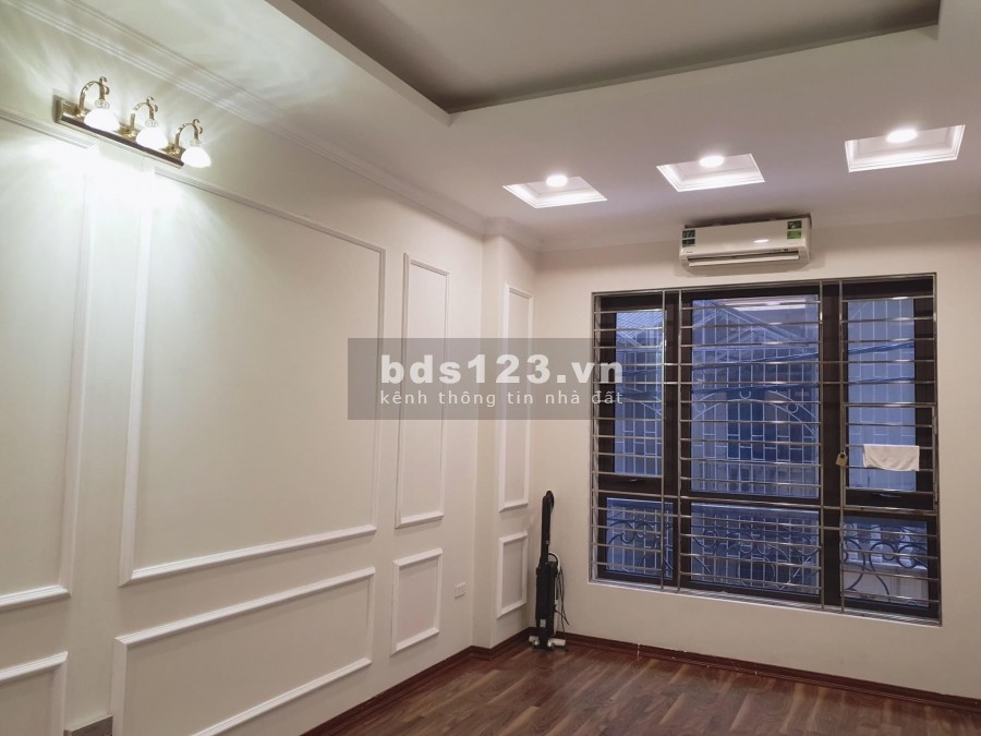 Bán nhà ngã 5 chợ Bưởi, 50m x 5 tầng, GARA ô tô, 5 tỷ 98, có thương lượng