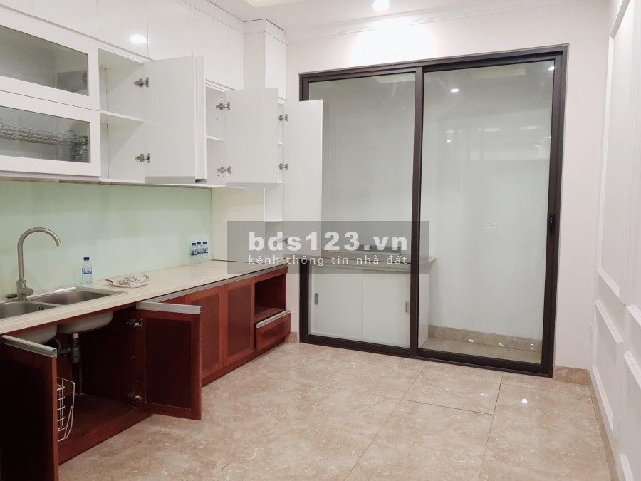 Bán nhà ngã 5 chợ Bưởi, 50m x 5 tầng, GARA ô tô, 5 tỷ 98, có thương lượng