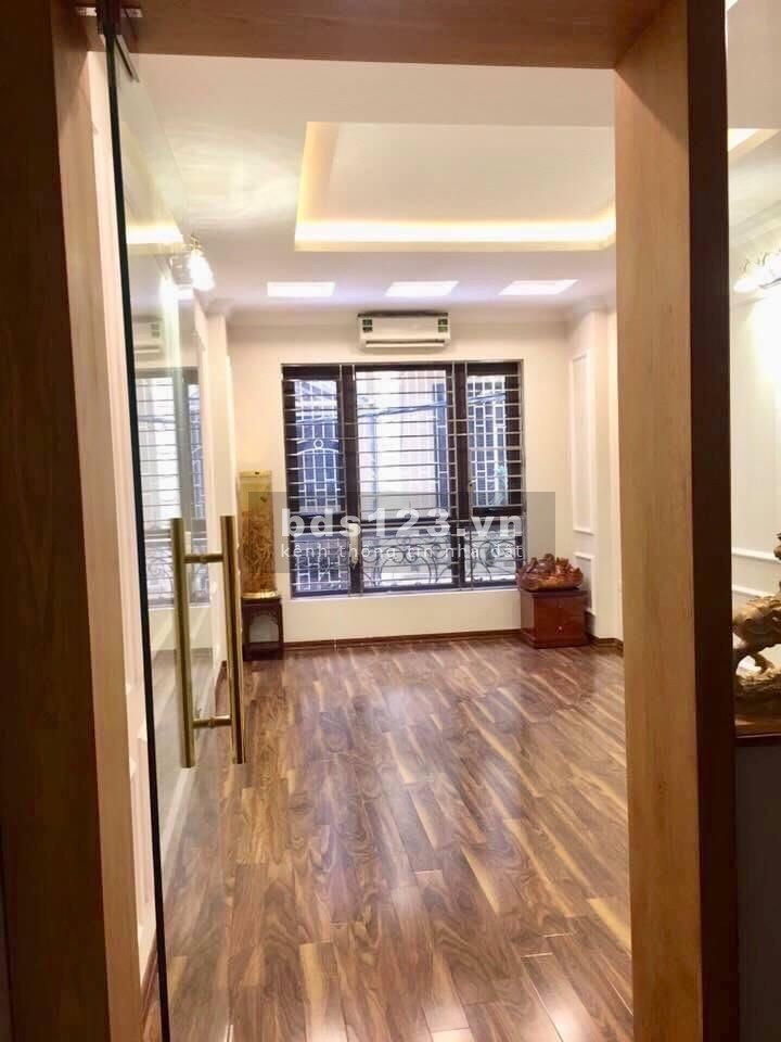 Bán nhà ngã 5 chợ Bưởi, 50m x 5 tầng, GARA ô tô, 5 tỷ 98, có thương lượng