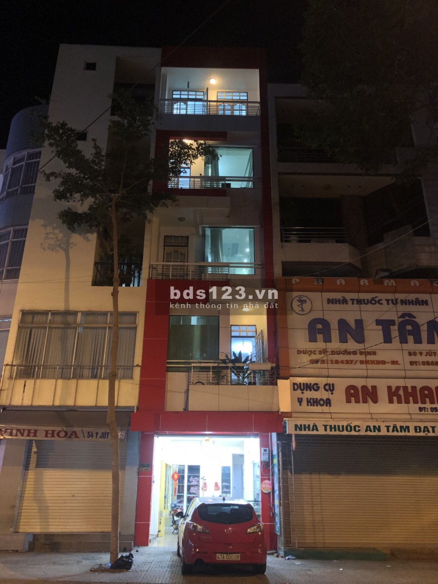 Bán nhà 5 tầng mặt tiền đường lớn, ngay trung tâm, liên hệ xem nhà 0972782808