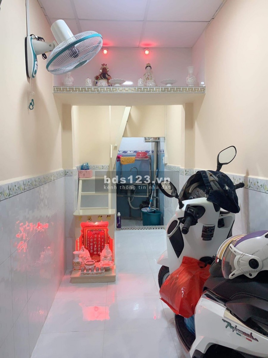 Bán nhà 1 trệt 2 lầu, hiện đang cho thuê 5.5 triệu/tháng, giá bán 1.65 tỷ, liên hệ 0386372900