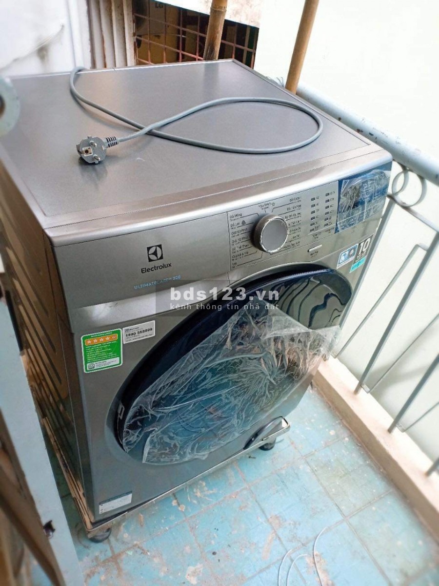 Bán nhà 1 trệt 2 lầu, hiện đang cho thuê 5.5 triệu/tháng, giá bán 1.65 tỷ, liên hệ 0386372900