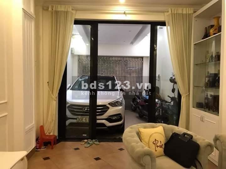 Phân lô gara ô tô 7 chỗ thang mày, trung tâm Quận Càu Giấy tiện làm văn phòng công ty