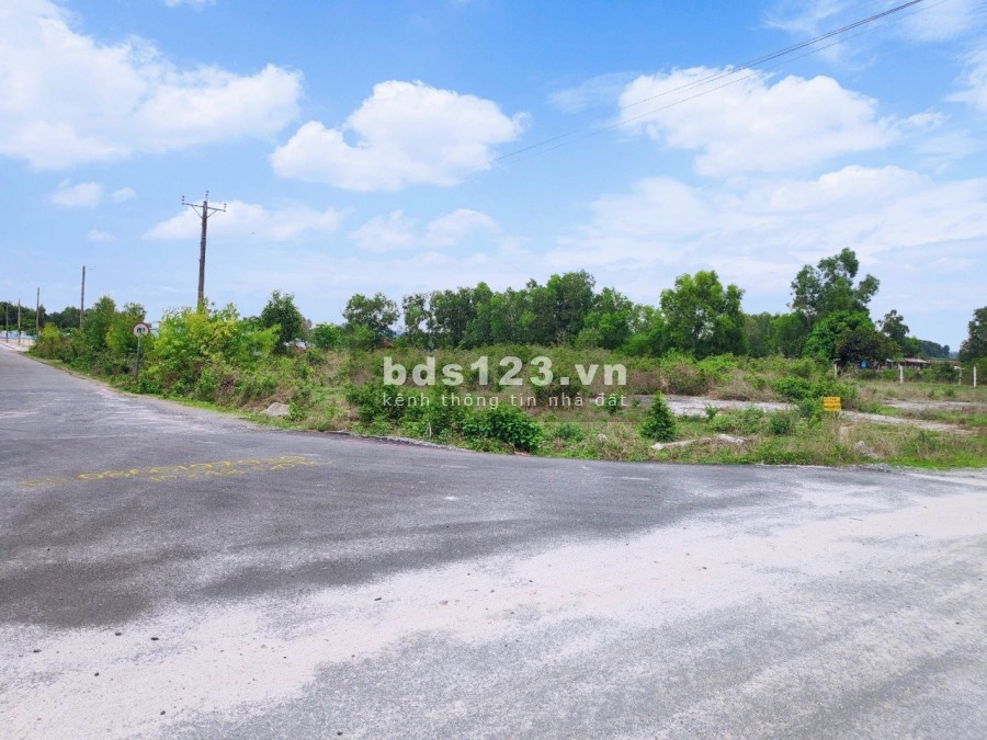 Cần bán gấp lô đất thổ cư ngay Suối Nhum gần trung tâm Hắc Dịch đã lên sẵn 100m2 thổ cư