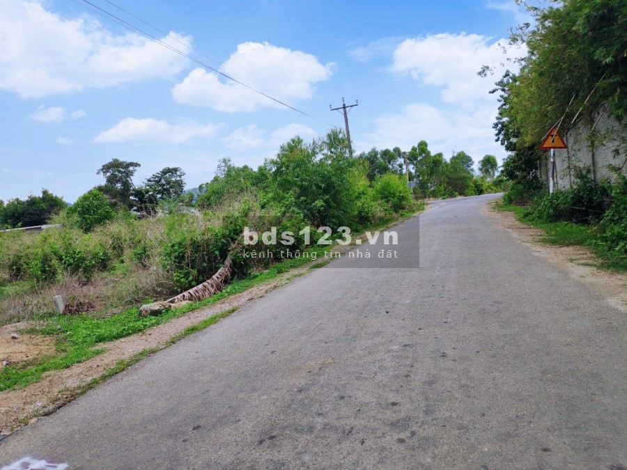 Cần bán gấp lô đất thổ cư ngay Suối Nhum gần trung tâm Hắc Dịch đã lên sẵn 100m2 thổ cư