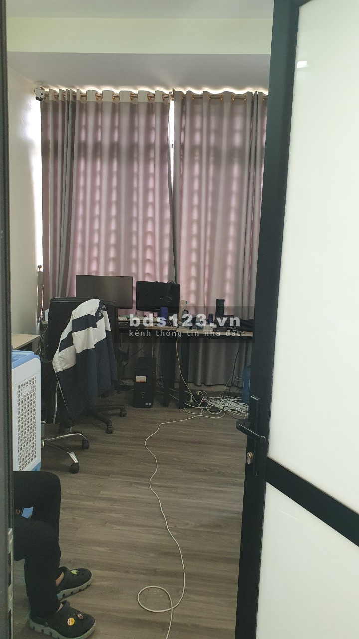 Nhà gần Big C, diện tích sử dụng 70m 4 tầng giá bán chỉ hơn 4 tỷ, lhcc 0912898831