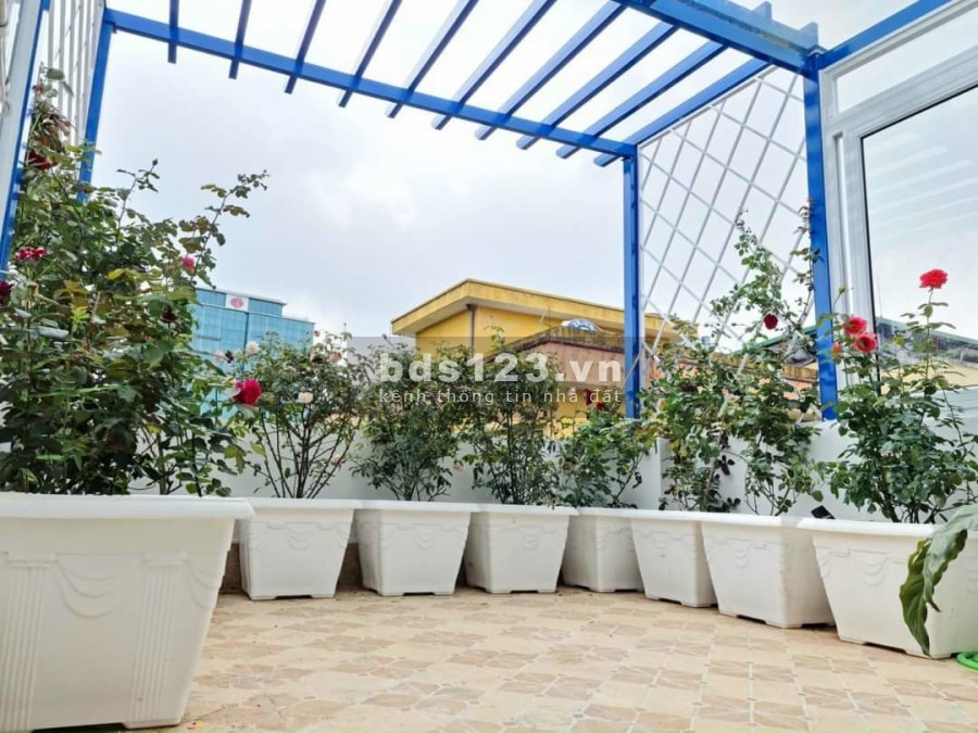 Bán nhà Cầu Giấy, siêu đẹp, diện tích lớn 54m2 đúc kiên cố 6 tầng, còn mới giá 6.8 tỷ