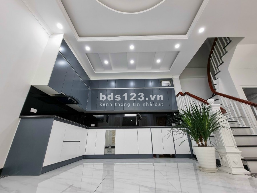 Bán nhà Quận Cầu Giấy, diện tích sử dụng 67m2, 4 tầng, mặt tiền 5.2m, giá bán 5 tỷ