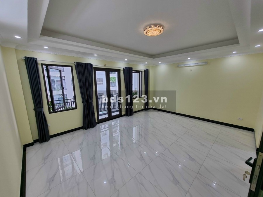Bán nhà Quận Cầu Giấy, diện tích sử dụng 67m2, 4 tầng, mặt tiền 5.2m, giá bán 5 tỷ