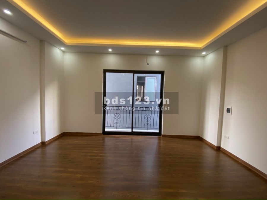 Bán nhà Đường Thạch Bàn - Thông Cổ Linh, ô tô đỗ cổng 34m2 - Giá 2.5 tỷ nhỉnh.