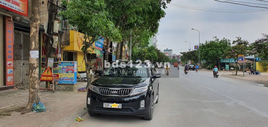 Kinh Doanh Đỉnh Cao! Bán nhà phố Ngô Xuân Quảng, Gia Lâm, 81m, 4 tầng, giá 10.2 tỷ.