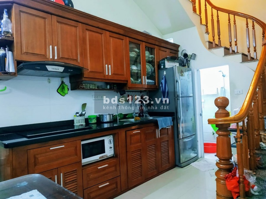 Nhà đẹp, ở ngay, lô góc, Văn Cao dt 38m2, 3.5 tầng, mặt tiền 3.1m giá bán nhỉnh 4 tỷ