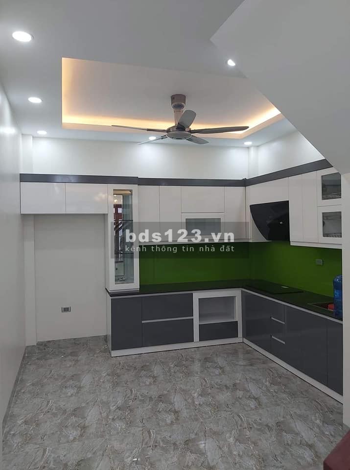 Bán nhà mới ô tô 4 chỗ nhỏ vào nhà Nguyễn Văn Cừ Long Biên, 5 tầng, giá 5.5 tỷ, sổ sẵn